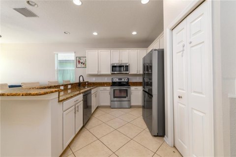 House in Riverview, Florida 4 bedrooms, 211.45 sq.m. № 2151913 - photo 13