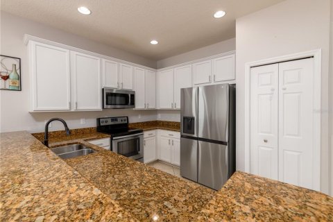 House in Riverview, Florida 4 bedrooms, 211.45 sq.m. № 2151913 - photo 12