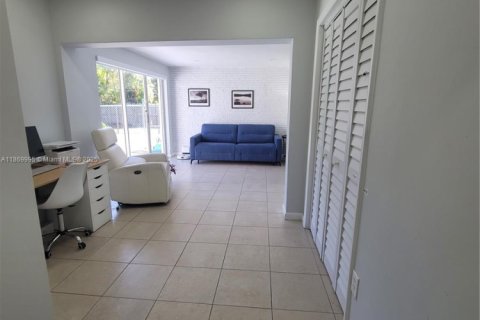 Casa en alquiler en Miami, Florida, 4 dormitorios, 143.81 m2 № 1897004 - foto 21