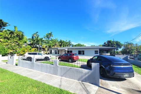 Casa en alquiler en Miami, Florida, 4 dormitorios, 143.81 m2 № 1897004 - foto 3