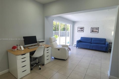 Casa en alquiler en Miami, Florida, 4 dormitorios, 143.81 m2 № 1897004 - foto 20