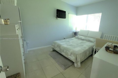 Casa en alquiler en Miami, Florida, 4 dormitorios, 143.81 m2 № 1897004 - foto 29