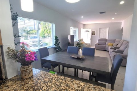 Casa en alquiler en Miami, Florida, 4 dormitorios, 143.81 m2 № 1897004 - foto 12