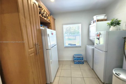 Casa en alquiler en Miami, Florida, 4 dormitorios, 143.81 m2 № 1897004 - foto 14