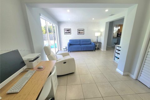 Casa en alquiler en Miami, Florida, 4 dormitorios, 143.81 m2 № 1897004 - foto 23