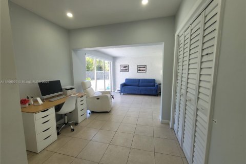 Casa en alquiler en Miami, Florida, 4 dormitorios, 143.81 m2 № 1897004 - foto 17