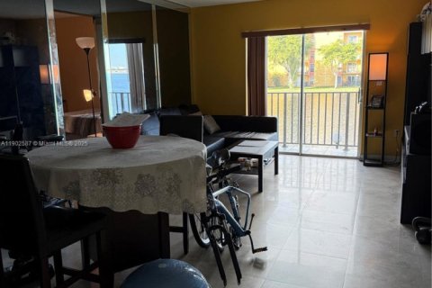 Condominio en venta en Miami, Florida, 2 dormitorios № 1952983 - foto 15