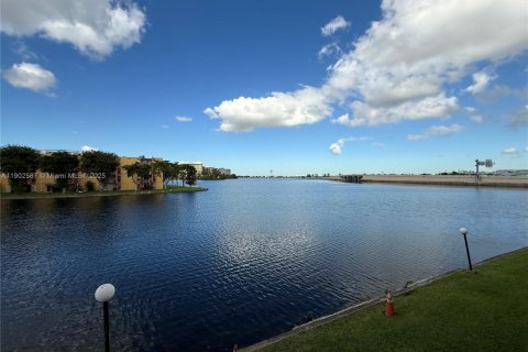 Condominio en venta en Miami, Florida, 2 dormitorios № 1952983 - foto 1