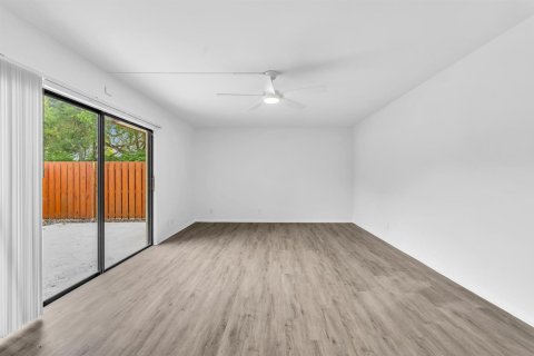 Снять в аренду кондоминиум в Делрей-Бич, Флорида 6 комнат, 114.46м2, № 2246872 - фото 14