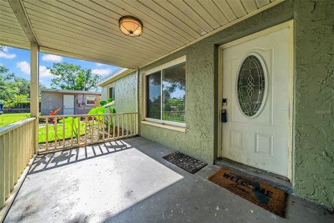 House in Seminole, Florida 5 bedrooms, 187.76 sq.m. № 1803779 - photo 2