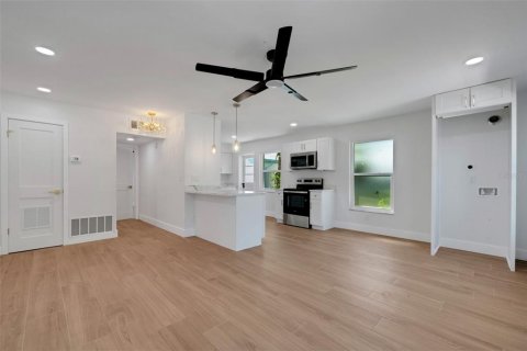 Appartement à louer à Belleair Bluffs, Floride: 1 chambre, 68.28 m2 № 2411710 - photo 11