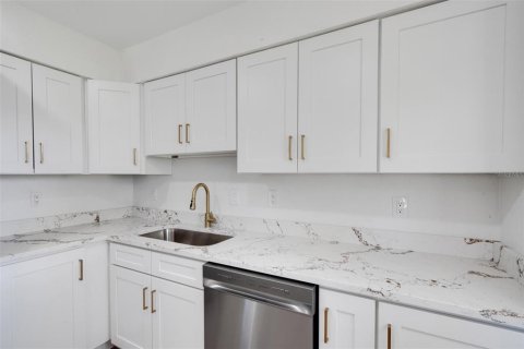 Appartement à louer à Belleair Bluffs, Floride: 1 chambre, 68.28 m2 № 2411710 - photo 17