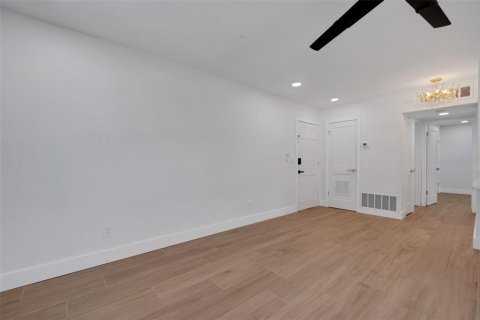 Appartement à louer à Belleair Bluffs, Floride: 1 chambre, 68.28 m2 № 2411710 - photo 12