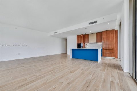Condo in Miami, Florida, 3 bedrooms № 1965211 - photo 3