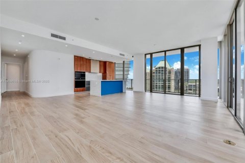 Condo in Miami, Florida, 3 bedrooms № 1965211
