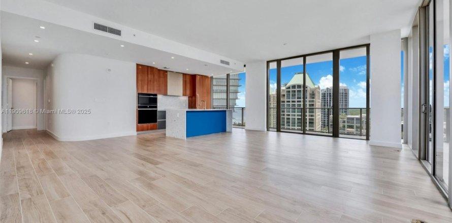 Condo in Miami, Florida, 3 bedrooms № 1965211