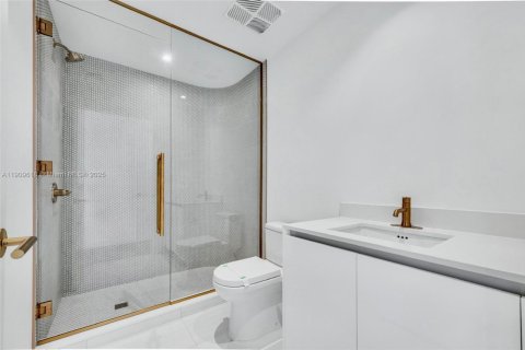 Condo in Miami, Florida, 3 bedrooms № 1965211 - photo 10