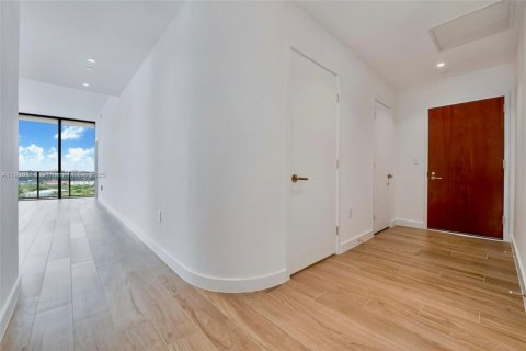 Condo in Miami, Florida, 3 bedrooms № 1965211 - photo 14
