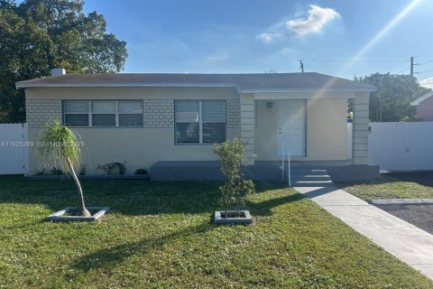 Villa ou maison à vendre à Fort Lauderdale, Floride: 3 chambres, 85.93 m2 № 1984734 - photo 1