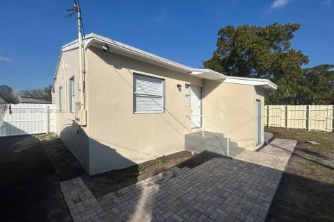 Villa ou maison à vendre à Fort Lauderdale, Floride: 3 chambres, 85.93 m2 № 1984734 - photo 15