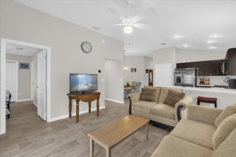 House in The Villages, Florida 2 bedrooms, 90.95 sq.m. № 1886981 - photo 6