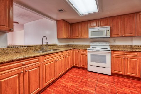 Copropriété à louer à Miami, Floride: 2 chambres, 97.08 m2 № 1996886 - photo 4