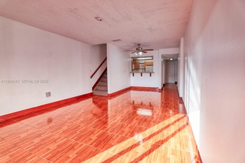 Copropriété à louer à Miami, Floride: 2 chambres, 97.08 m2 № 1996886 - photo 9