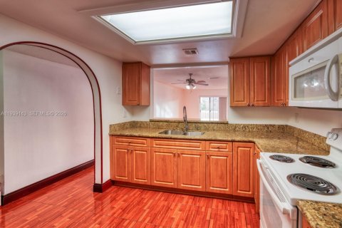 Copropriété à louer à Miami, Floride: 2 chambres, 97.08 m2 № 1996886 - photo 6