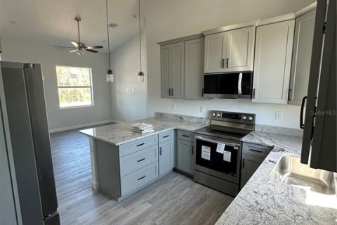 House in Port Charlotte, Florida 3 bedrooms, 95.22 sq.m. № 1656793 - photo 11