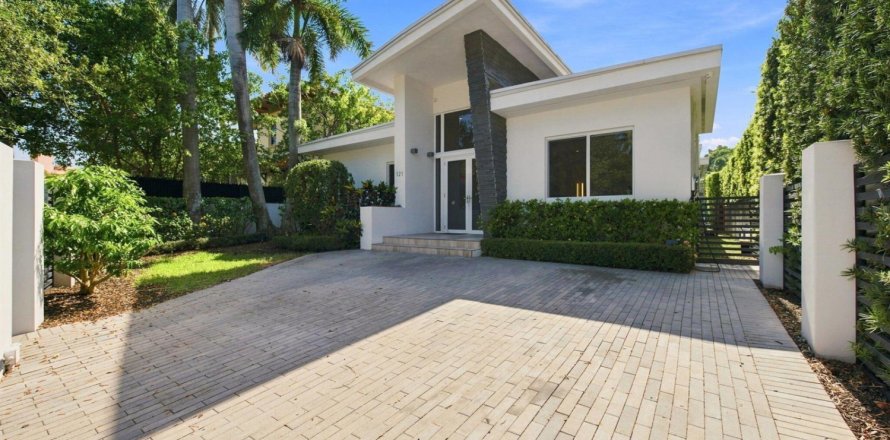 Villa ou maison à Fort Lauderdale, Floride 3 chambres, 220.27 m2 № 2313881