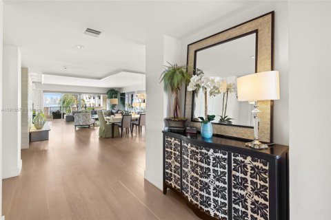 Condo in Miami Beach, Florida, 3 bedrooms  № 1971770 - photo 24