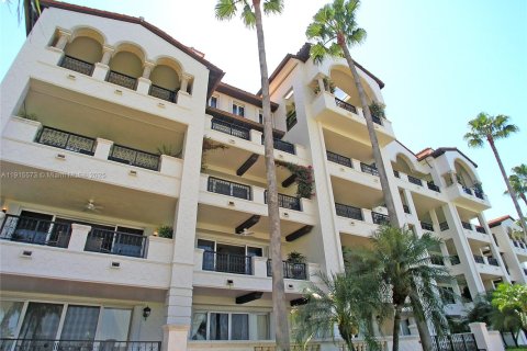 Condo in Miami Beach, Florida, 3 bedrooms  № 1971770 - photo 2