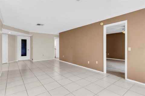 Condo in New Port Richey, Florida, 2 bedrooms  № 1886265 - photo 8