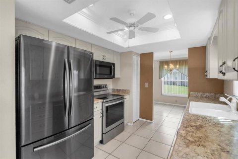 Condo in New Port Richey, Florida, 2 bedrooms  № 1886265 - photo 11