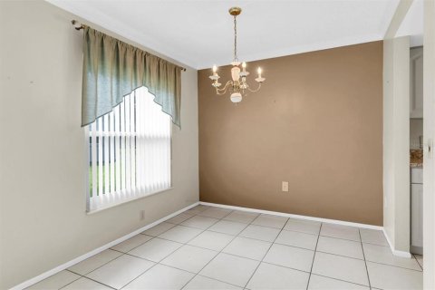 Condo in New Port Richey, Florida, 2 bedrooms  № 1886265 - photo 9