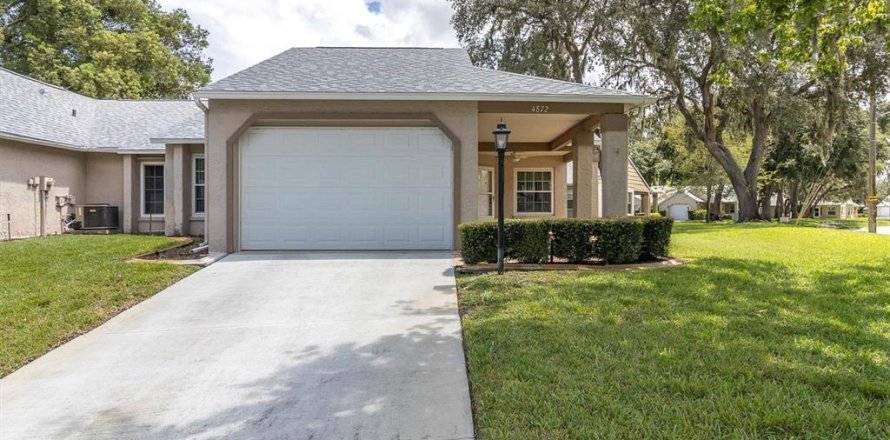 Condo in New Port Richey, Florida, 2 bedrooms № 1886265