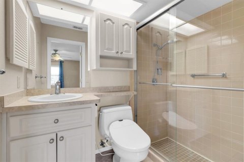 Condo in New Port Richey, Florida, 2 bedrooms  № 1886265 - photo 17