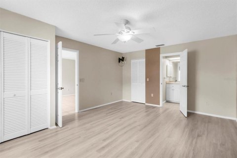 Condo in New Port Richey, Florida, 2 bedrooms  № 1886265 - photo 14