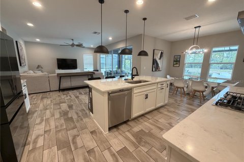 Villa ou maison à louer à Land O' Lakes, Floride: 4 chambres, 295.62 m2 № 2258669 - photo 6