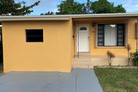 House in North Miami Beach, Florida 4 bedrooms, 167.22 sq.m. № 2263723