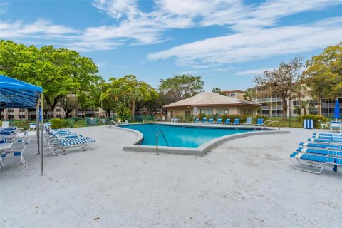 Condo in Lauderdale Lakes, Florida, 2 bedrooms № 2024881 - photo 27