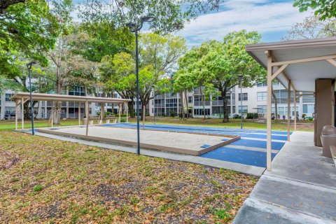 Condo in Lauderdale Lakes, Florida, 2 bedrooms № 2024881 - photo 28