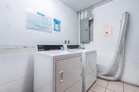 Condo in Lauderdale Lakes, Florida, 2 bedrooms № 2024881 - photo 25