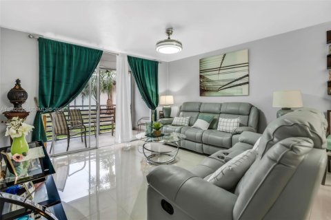 Condo in Lauderdale Lakes, Florida, 2 bedrooms № 2024881 - photo 12