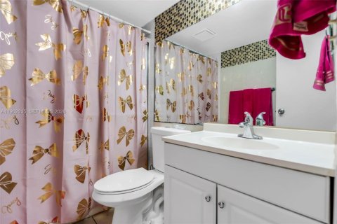 Condo in Lauderdale Lakes, Florida, 2 bedrooms № 2024881 - photo 20