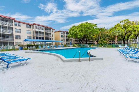 Condo in Lauderdale Lakes, Florida, 2 bedrooms № 2024881 - photo 26