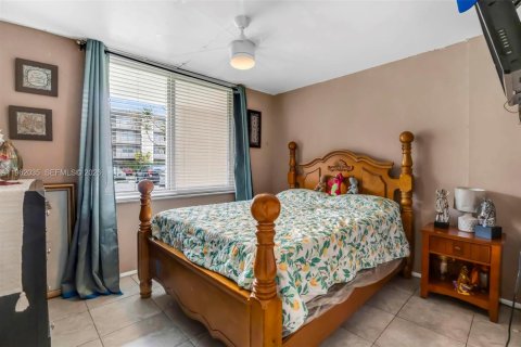 Condo in Lauderdale Lakes, Florida, 2 bedrooms № 2024881 - photo 19