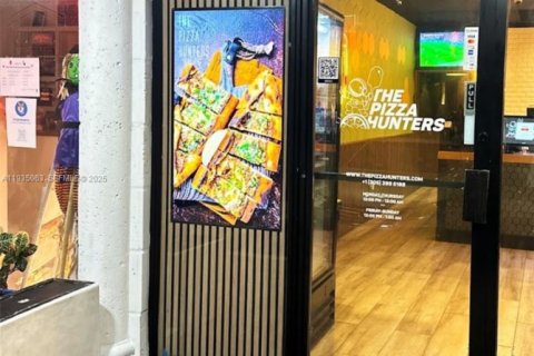 Propiedad comercial en venta en Sunny Isles Beach, Florida № 1993243 - foto 5