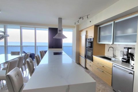 Copropriété à louer à Hallandale Beach, Floride: 3 chambres, 191.84 m2 № 1864098 - photo 9