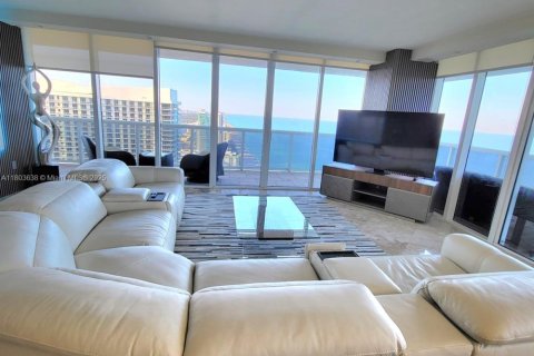 Copropriété à louer à Hallandale Beach, Floride: 3 chambres, 191.84 m2 № 1864098 - photo 19